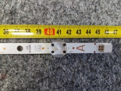 Podsvětlení - LED pásek E306084 SVV490A45_A_UHD_7LED_Rev03_160805  pro Hitachi 55HK5W64