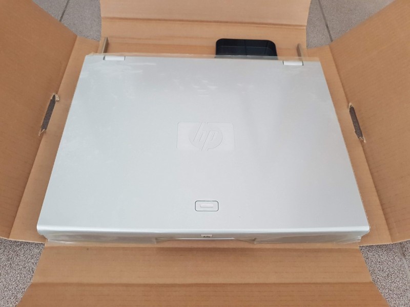 AZ883A, 612371-251 HP TFT7600 G2 RACKMOUNT 1U LCD DISPLAY/KEYBOARD