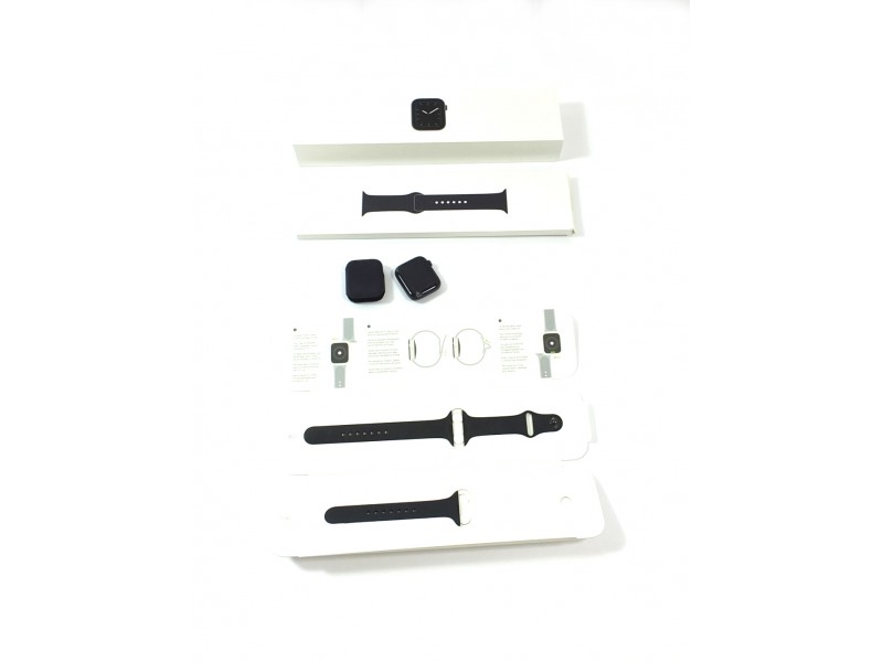 Apple Watch Series 5 44mm Vesmírně černé s řemínkem