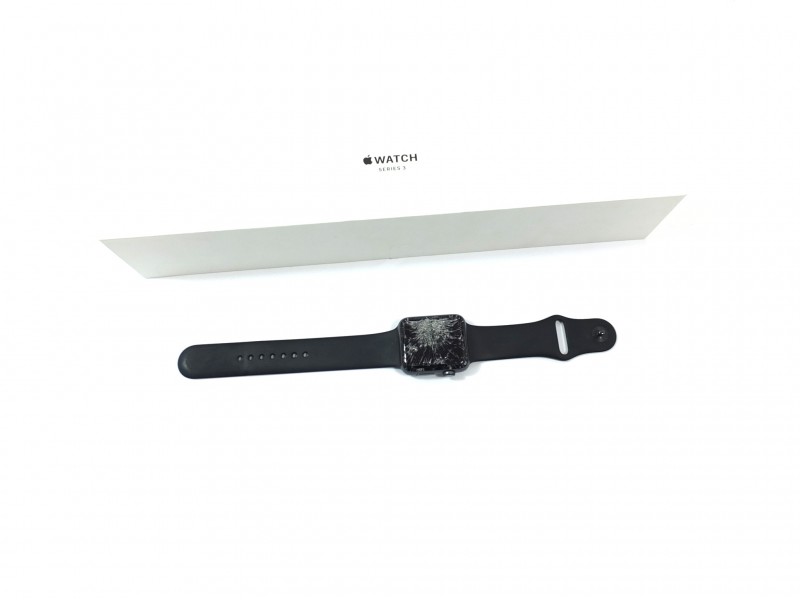 Apple Watch Series 3 42mm GPS Vesmírně šedý hliník s černým sportovním řemínkem
