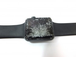 Apple Watch Series 3 42mm GPS Vesmírně šedý hliník s černým sportovním řemínkem