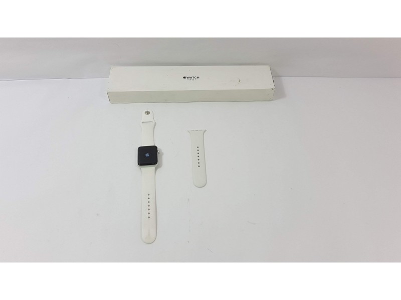Apple Watch Series 3 42mm GPS Stříbrný hliník s bílým sportovním řemínkem - na díly