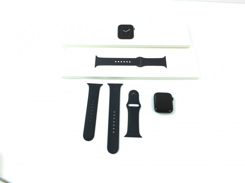 Apple Watch Series 6 44mm Vesmírně šedý hliník s černým sportovním řemínkem - na náhradní díly