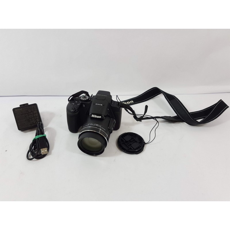 Digitální fotoaparát Nikon COOLPIX B700 poškozen